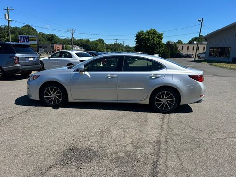 Used 2016 Lexus ES 350 w/ Navigation System Package FWD image 3