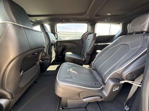 New 2026 Chrysler Pacifica Limited w/ S Appearance Package FWD image 20