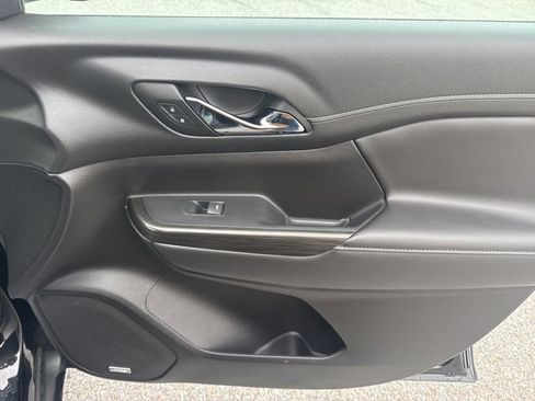 Used 2023 GMC Acadia SLT w/ Preferred Package image 26