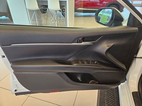 Used 2022 Toyota Camry SE image 13