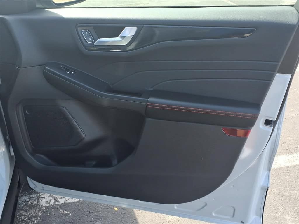 Used 2025 Ford Escape ST-Line FWD image 20