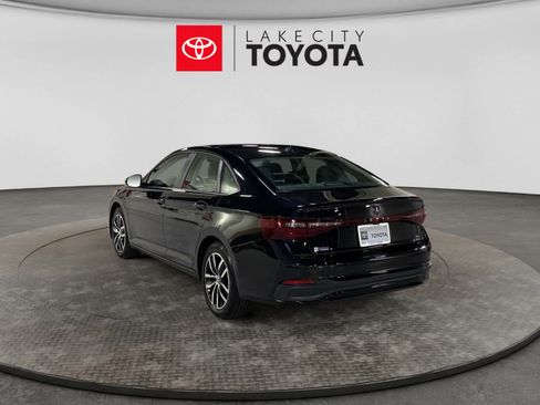 Used 2025 Volkswagen Jetta SE FWD image 5