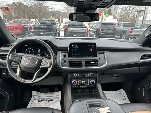 Used 2023 GMC Yukon XL AT4 w/ AT4 Premium Plus Package image 12