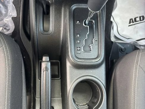 Used 2017 Jeep Wrangler Unlimited Sahara w/ Dual Top Group AWD/4WD image 15