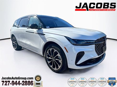 Used 2024 Lincoln Nautilus Reserve image 1