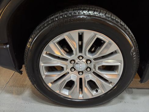 Used 2021 GMC Sierra 1500 Denali w/ Denali Premium Package image 9