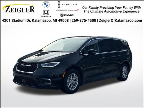 Used 2024 Chrysler Pacifica Touring-L image 1