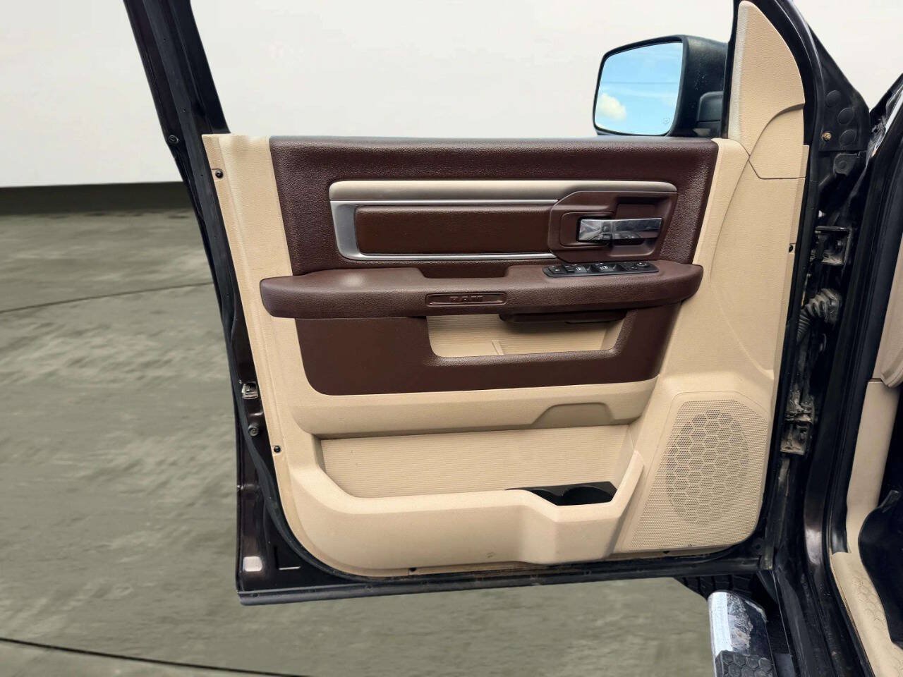 Used 2017 RAM 2500 SLT AWD/4WD image 15