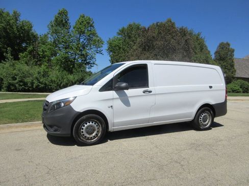 Used 2019 Mercedes-Benz Metris image 2