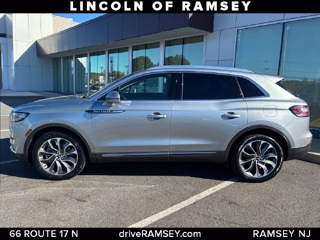 Used 2023 Lincoln Nautilus Reserve AWD/4WD image 2