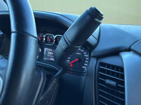 Used 2017 GMC Yukon SLT image 29