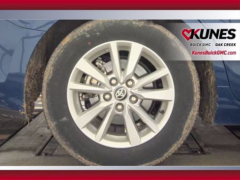 Used 2025 Toyota Camry SE image 11