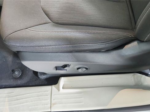 Used 2023 Chrysler Voyager LX FWD image 18