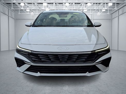 Certified 2025 Hyundai Elantra SEL w/ Cargo Package FWD image 2