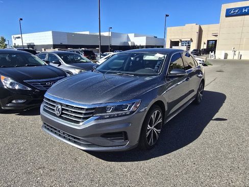 Used 2022 Volkswagen Passat 2.0T SE FWD image 1