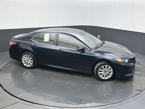 Used 2018 Toyota Camry LE image 35