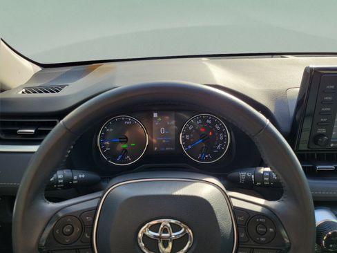 Used 2022 Toyota RAV4 XLE Premium AWD/4WD image 20