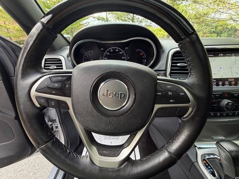 Used 2018 Jeep Grand Cherokee Overland AWD/4WD image 20