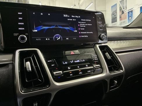 Used 2022 Kia Sorento S FWD image 22