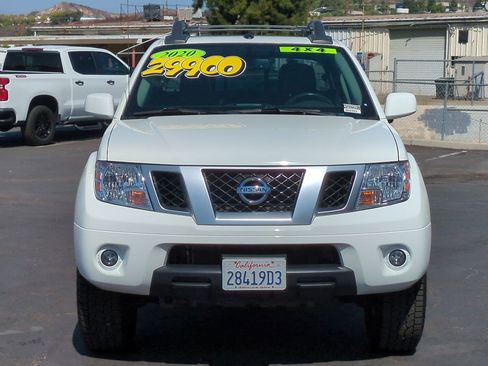 Certified 2020 Nissan Frontier PRO-4X image 2