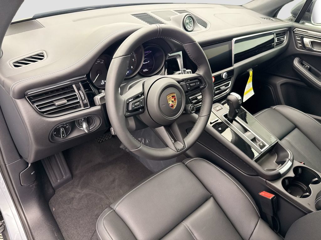 Used 2026 Porsche Macan AWD/4WD image 4
