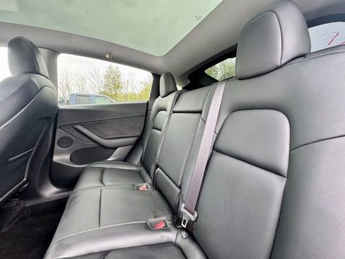 Used 2021 Tesla Model Y Long Range AWD/4WD image 15