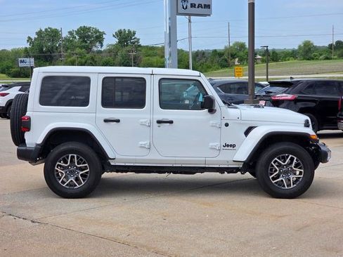 Certified 2025 Jeep Wrangler Unlimited Sahara AWD/4WD image 9