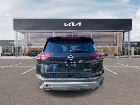 Used 2023 Nissan Rogue SV image 7