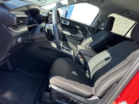 Used 2020 Ford Explorer XLT w/ Comfort Package image 9