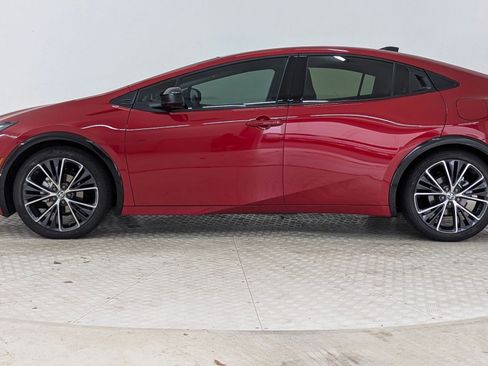 Used 2025 Toyota Prius Limited image 2