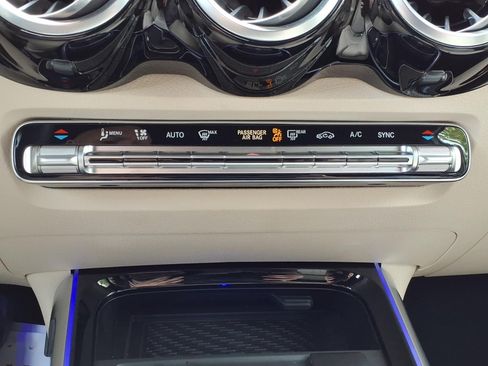 Certified 2025 Mercedes-Benz GLB 250 4MATIC image 18