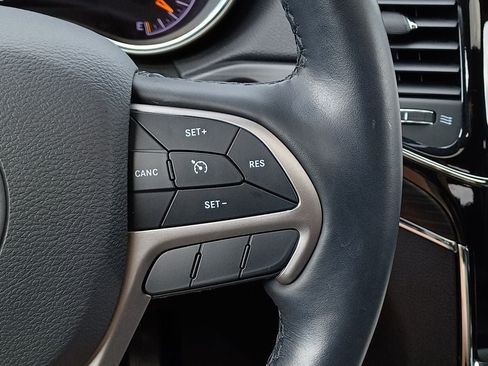 Used 2021 Jeep Grand Cherokee Limited AWD/4WD image 14