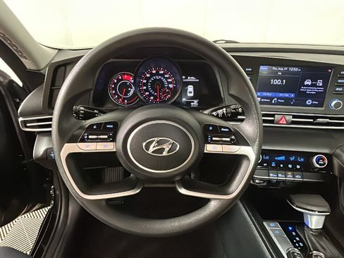 Used 2022 Hyundai Elantra SEL FWD image 17