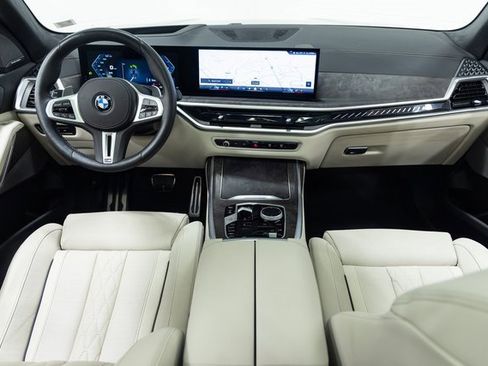 Certified 2025 BMW X7 M60i image 23
