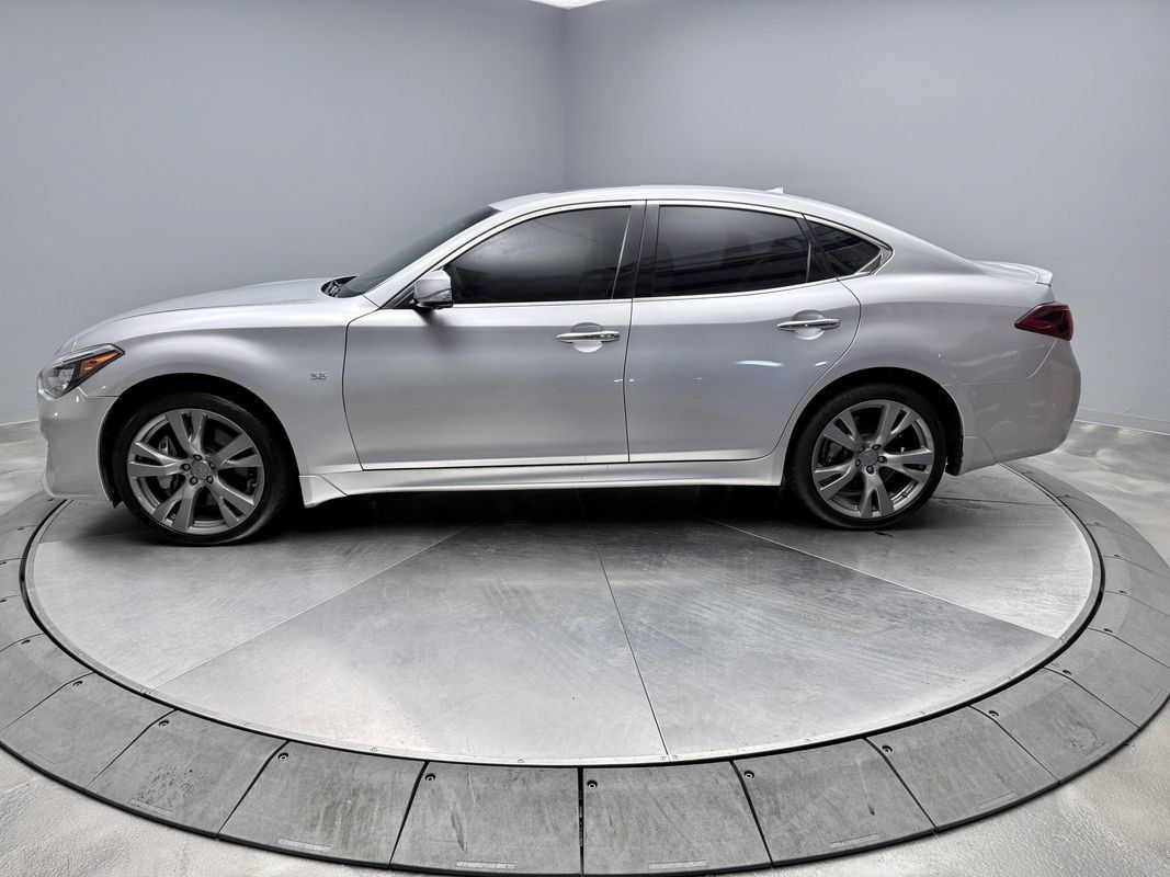 Used 2016 INFINITI Q70 5.6 w/ Sport Package AWD/4WD image 8