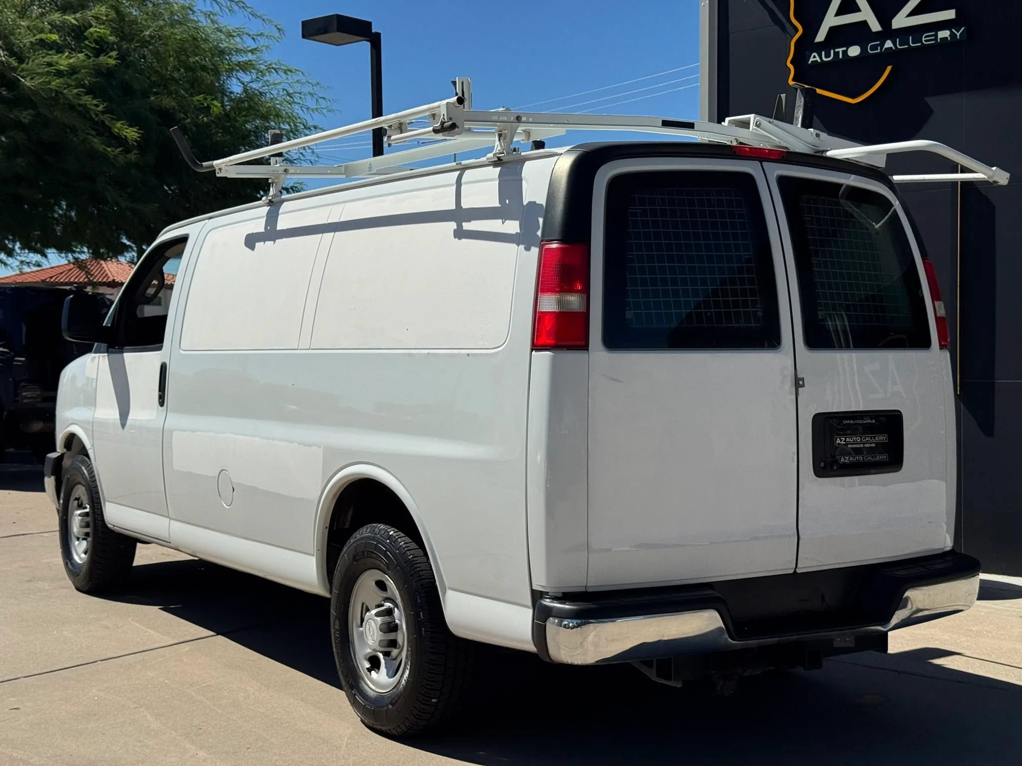 Used 2019 Chevrolet Express 2500 w/ Driver Convenience Package RWD image 7