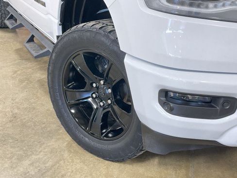 Used 2020 RAM 1500 4x4 Crew Cab image 12