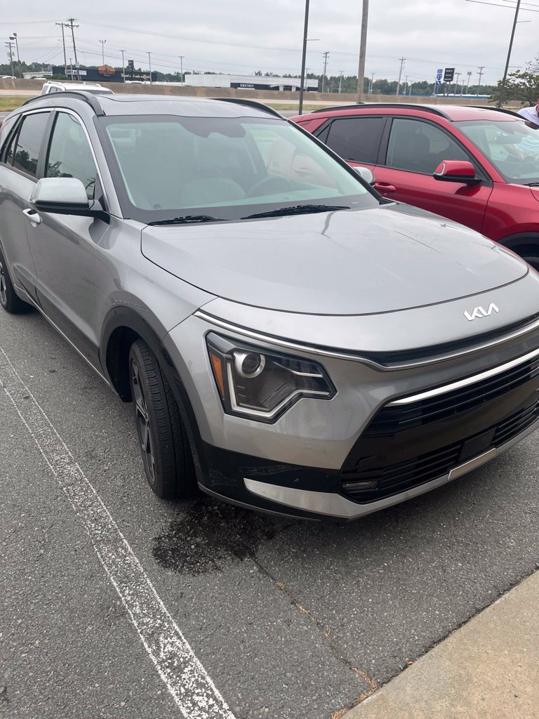 Used 2023 Kia Niro EX Touring FWD image 5