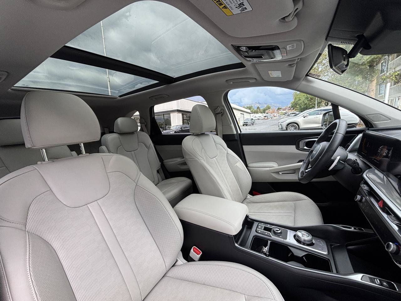 Used 2025 Kia Sorento EX w/ EX Panoramic Sunroof Package AWD/4WD image 6