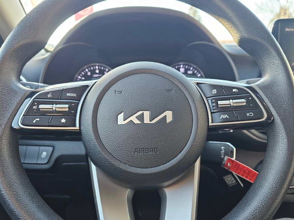Used 2024 Kia Forte LXS FWD image 19