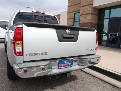 Used 2014 Nissan Frontier SV w/ SV Value Truck Package AWD/4WD image 15