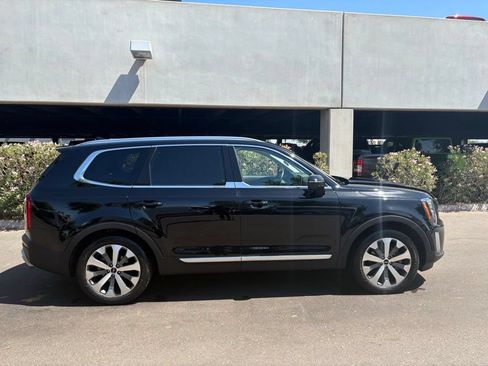 Used 2022 Kia Telluride EX w/ EX Premium Package FWD image 3