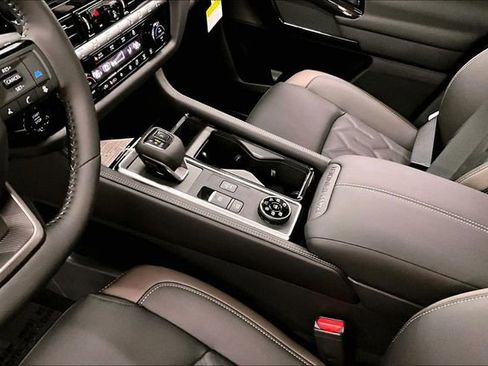 New 2026 Nissan Pathfinder Platinum image 9