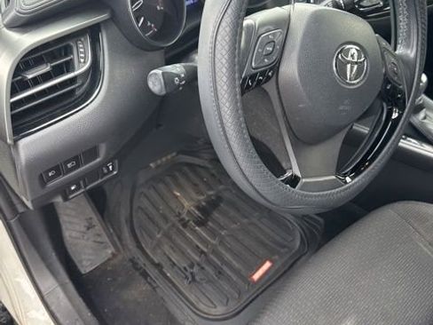 Used 2018 Toyota C-HR XLE FWD image 8
