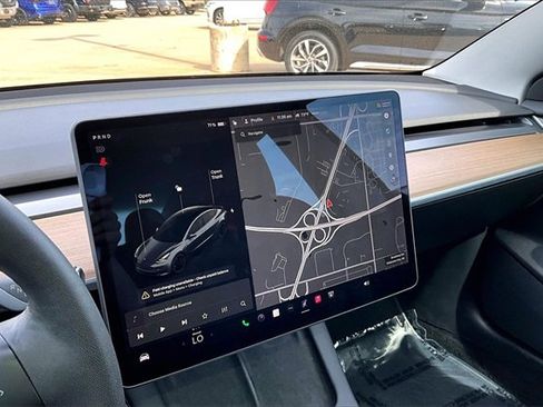 Used 2021 Tesla Model 3 Performance image 22