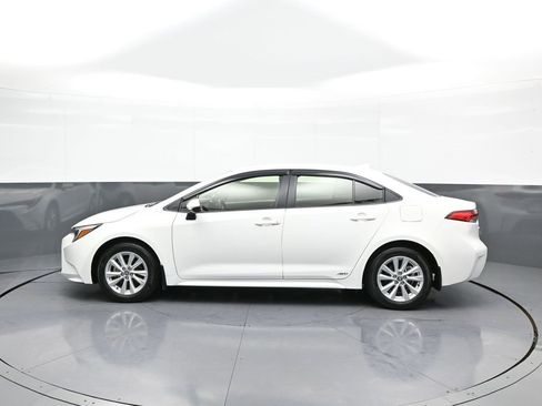 Certified 2025 Toyota Corolla LE image 9