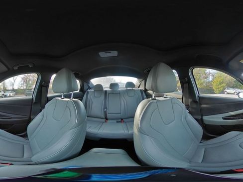 Used 2025 Hyundai Elantra Limited image 40