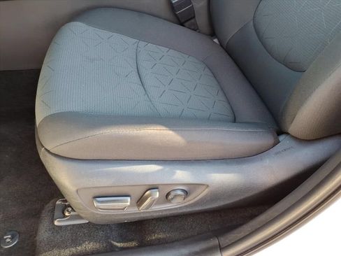 Used 2025 Toyota RAV4 XLE w/ Convenience Package FWD image 4