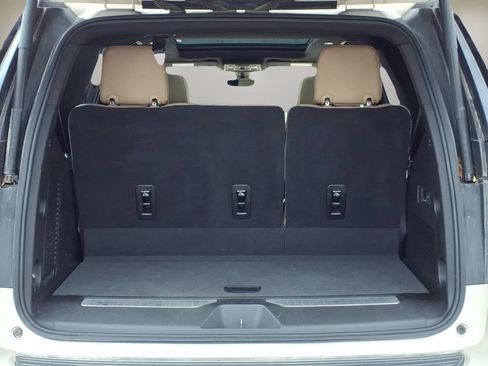 Used 2021 Chevrolet Tahoe Premier w/ Premium Package AWD/4WD image 28