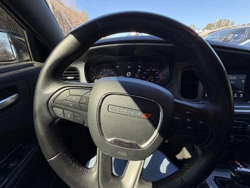 Used 2019 Dodge Charger SXT w/ Blacktop Package image 11